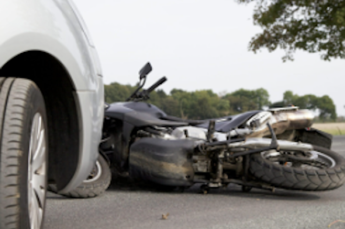 Madre atropella accidentalmente a su hijo motociclista