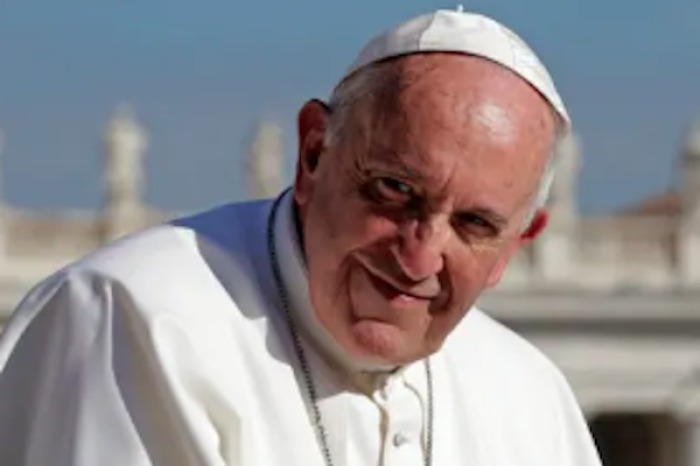 Papa Francisco respalda a sacerdotes homosexuales 