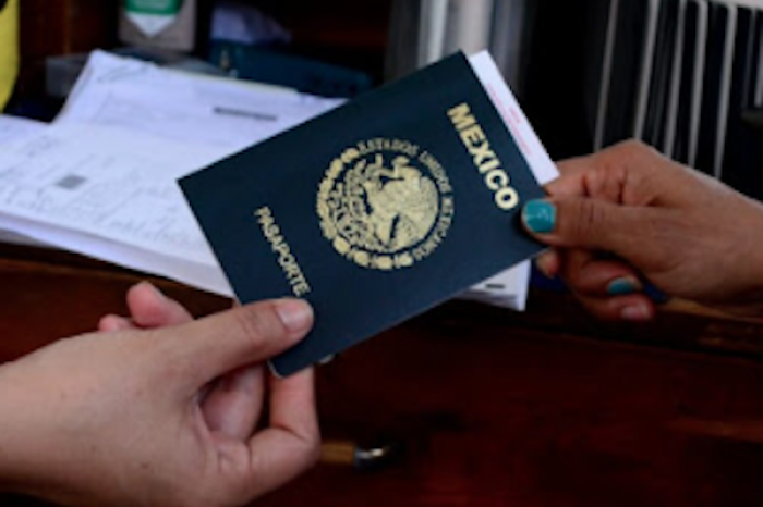 Roban más de seis mil libretas de pasaporte en México