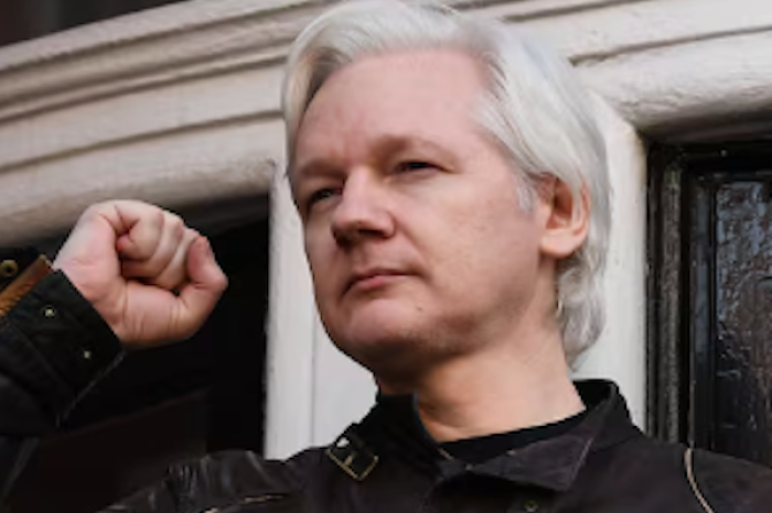 Julian Assange evita pisar EU tras pago millo