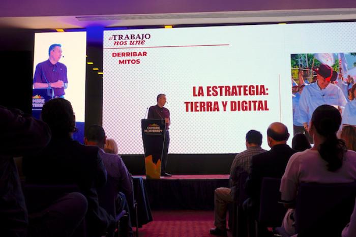 Waldo Fernández presenta conferencia en la Cumbre Mundial de Comunicación Política