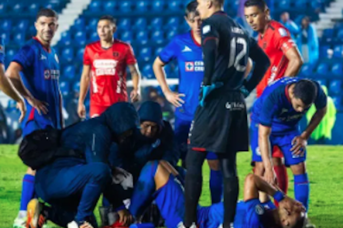 Cruz Azul preocupado por lesión de Giorgios Giakoumakis en partido de pretemporada