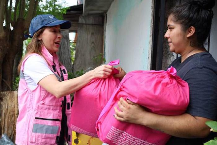 Entrega DIF Monterrey apoyos alimentarios a afectados por tormenta 
