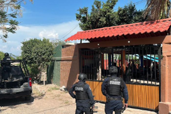 Encuentran a 62 migrantes africanos varados en finca rural de Sinaloa