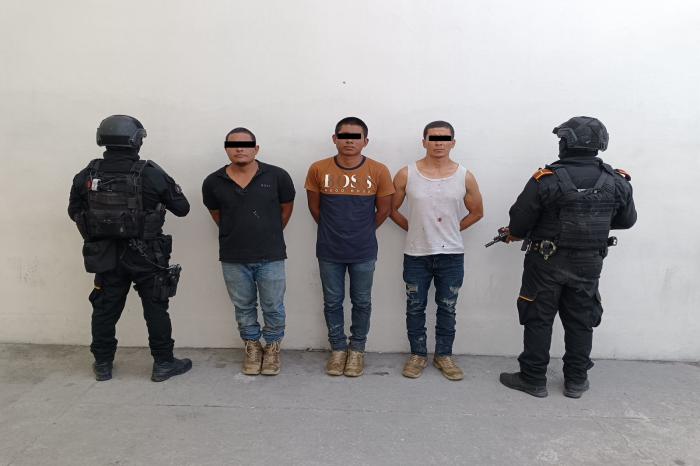 ARRESTAN A TRES HOMBRES CON VARIAS DOSIS DE DROGAS