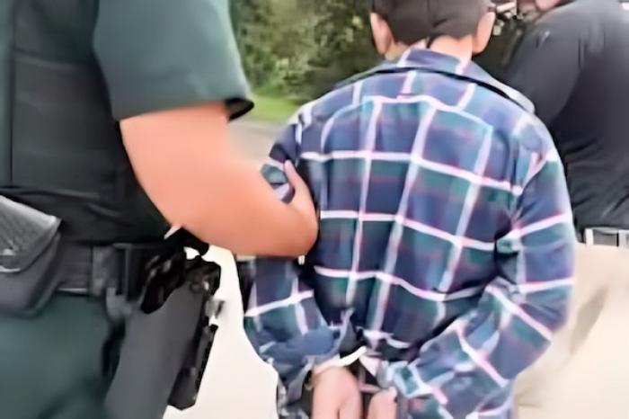 Arrestan a niño de 11 años en Florida con un arsenal de armas y una lista de objetivos