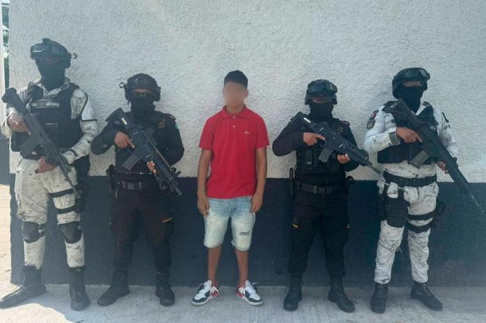 Detienen a menor de edad con un arma