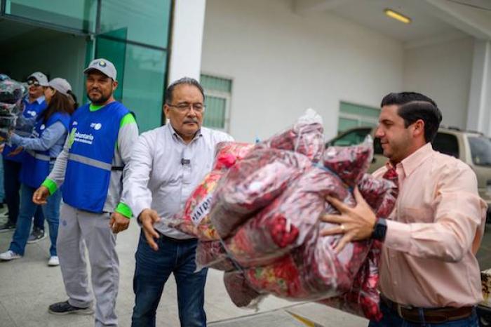 Lleva Escobedo apoyo a las familias afectadas por lluvias en Salinas Victoria