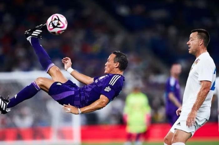 Leyendas del fútbol brillan en Monterrey en un emocionante Juego de Leyendas