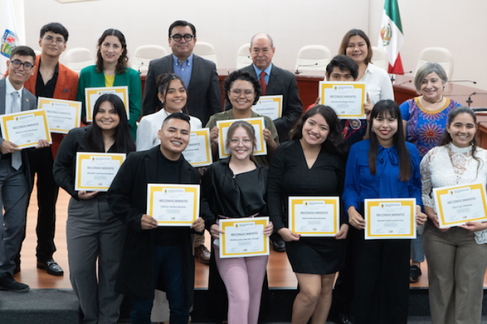 Kenia Paola Díaz Romero se lleva el primer lugar en el Concurso Estatal de Oratoria 2024