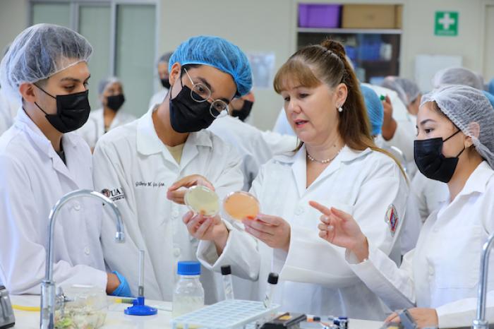 La UANL lanza nueva Licenciatura en Microbiología para asegurar la calidad e inocuidad alimentaria