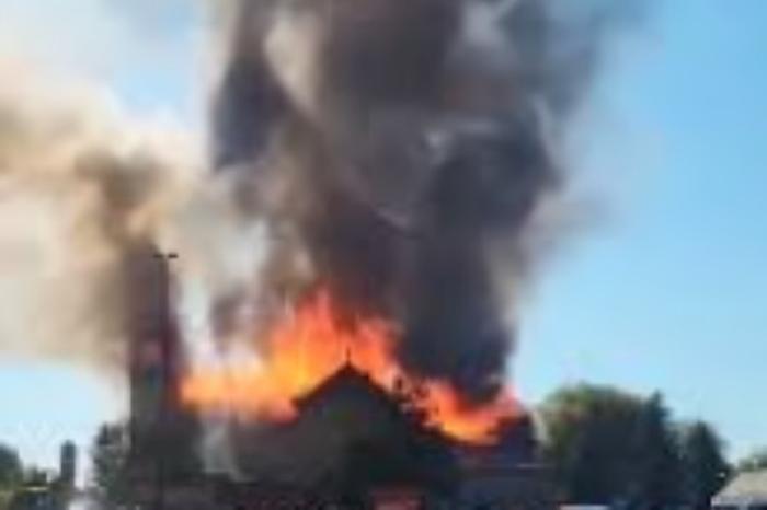 Incendio devasta iglesia centenaria en Canad