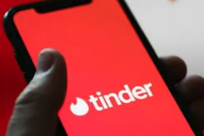 Mujer descubre que su cita de Tinder es un criminal buscado por el FBI