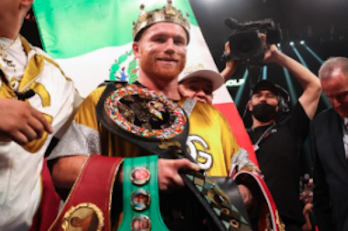 Canelo Álvarez pierde el título de la FIB y