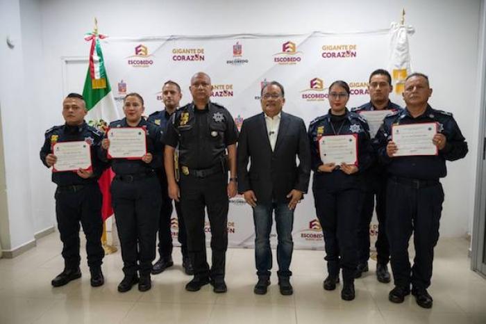   Reconoce Escobedo a policías de Proxpol por acción heroica en incendio