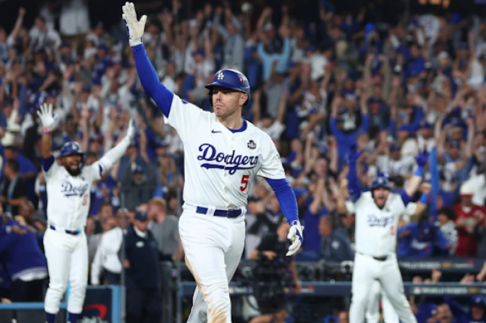  Dodgers inician con pie derecho la Serie Mundial tras dramático jonrón de Freeman