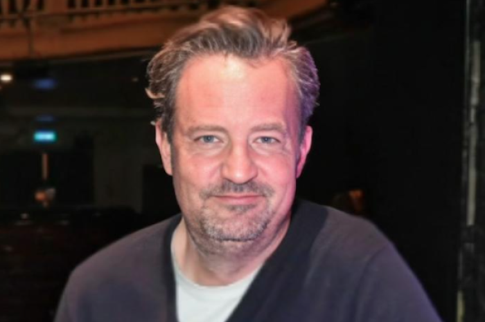 Un año sin Chandler: Fans honran la memoria de Matthew Perry