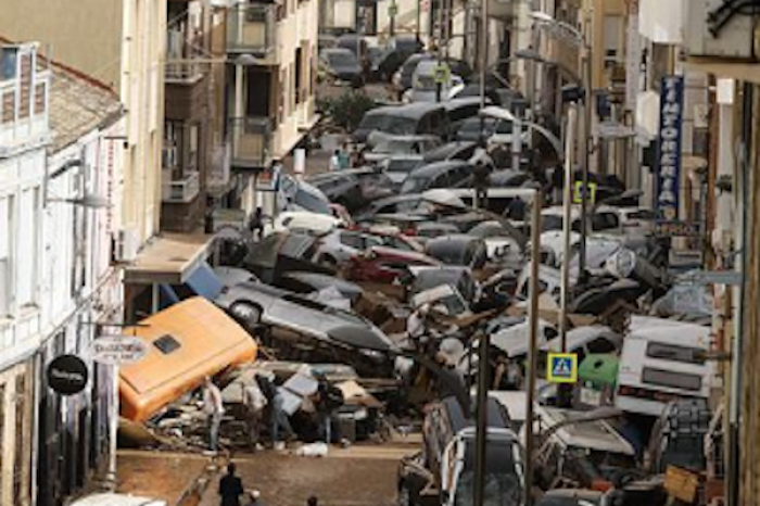 Inundaciones en España dejan al menos 64 mue