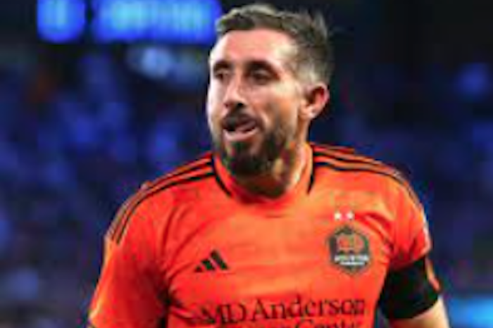 Héctor Herrera es expulsado en playoffs de l