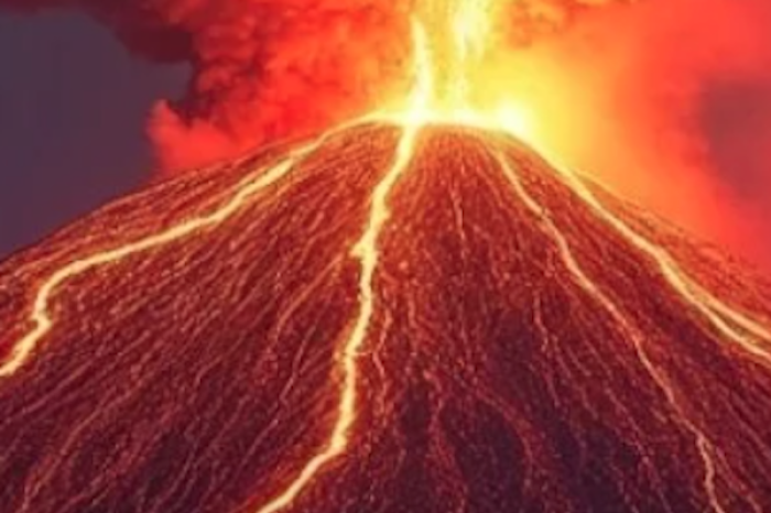 Erupciones del volcán Lewotobi en Indonesia 