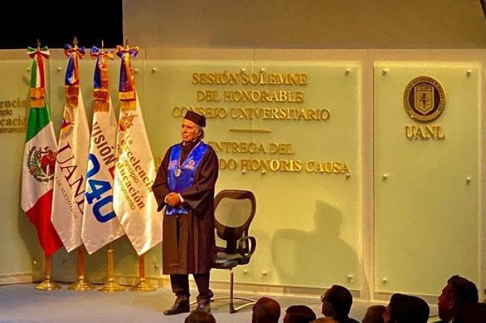 Joan Manuel Serrat recibe Doctorado Honoris C