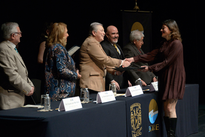 Reconocen a docentes de la UNAM por su entreg