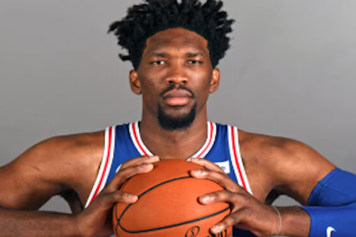 Joel Embiid suspendido tres partidos sin suel