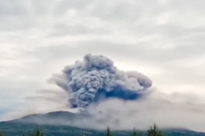 Erupción del volcán Shiveluch en Rusia prov