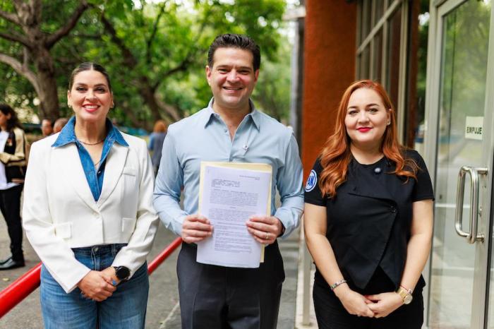 Paco Cienfuegos presenta denuncia contra el tarifazo 