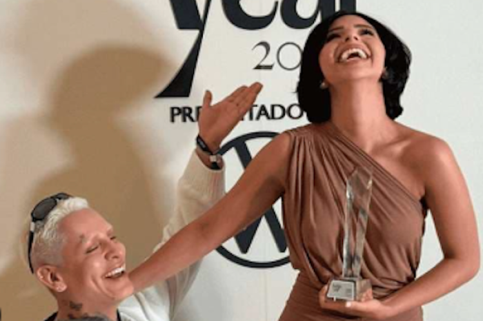 Ángela Aguilar recibe el premio “Mujer del