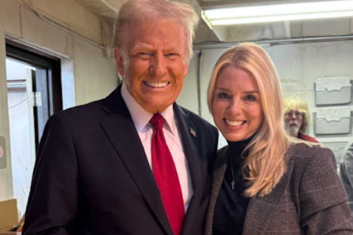 Trump nomina a Pam Bondi como titular del Dep