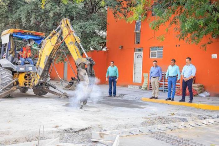 Concluyen trabajos de pavimentación en calle Filósofos, arrancan rehabilitación en Bachilleres