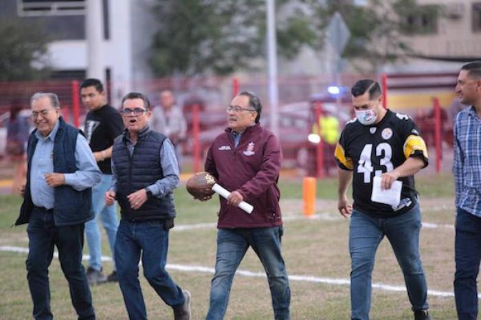 Anota Escobedo ¨touchdown¨ al deporte; inaugura cancha de fútbol americano 