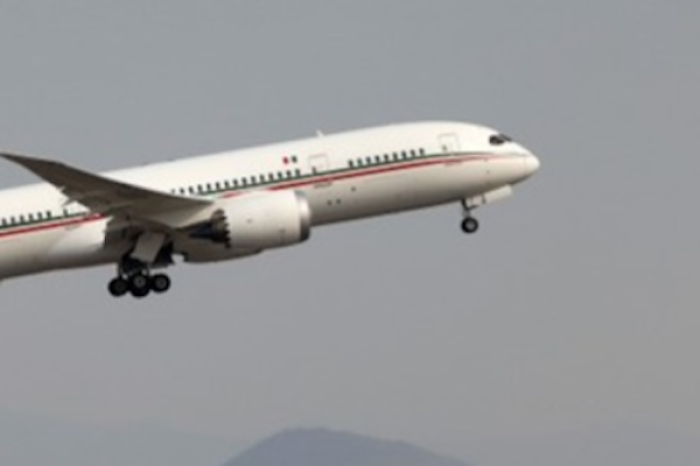 Histórico vuelo solo para mujeres aterriza en Mashhad, Irán