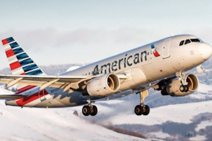 American Airlines suspende vuelos por una hora, causando caos en la víspera de Navidad