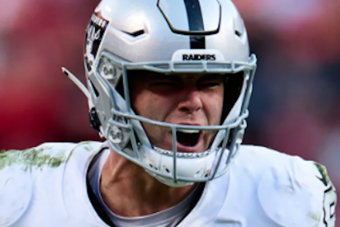 Raiders se imponen a los Saints 25-10 con récords de Brock Bowers