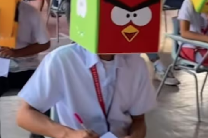  Estudiantes filipinos enfrentan un examen con extravagantes sombreros