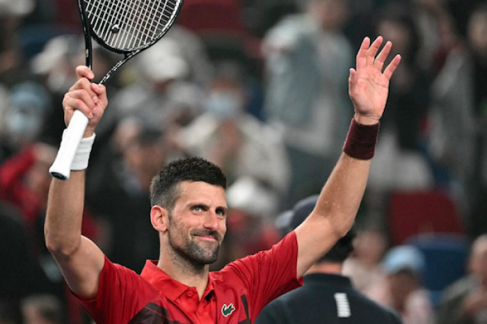 Djokovic hace historia; supera a Federer en p