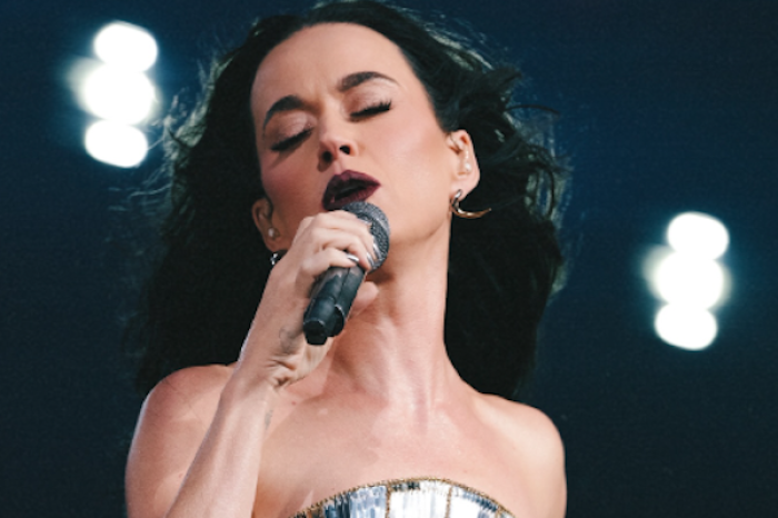  Explota transformador cerca de Katy Perry; c