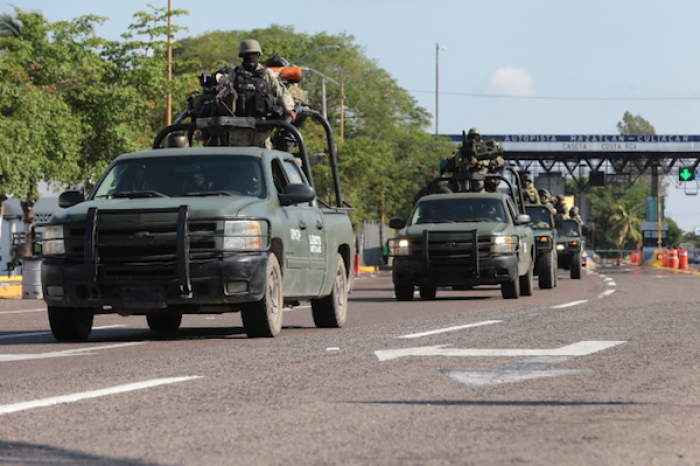 Atacan convoy militar en la sierra de Chihuahua con drones y armas automáticas