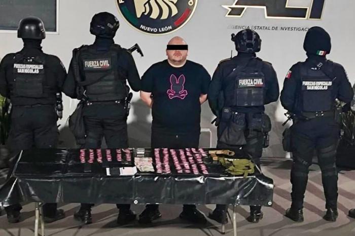 Arrestan a hombre armado y con drogas