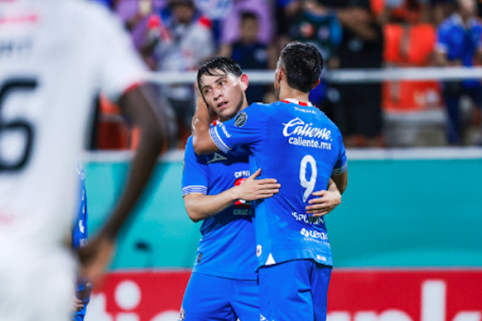 Cruz Azul inicia con el pie derecho su camino