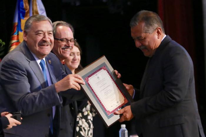 La UANL reconoce la trayectoria de cuatro gra