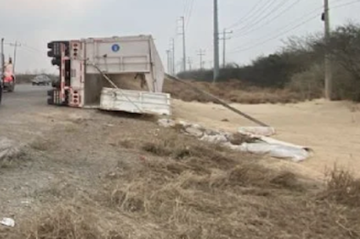 Volcadura de tráiler en Salinas Victoria dej