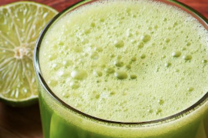 ¡Desintoxica tu cuerpo con un jugo verde!