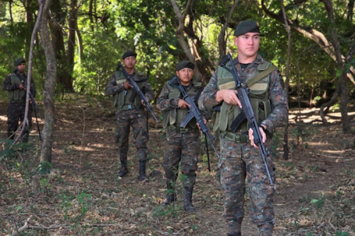 Guatemala refuerza presencia militar en la fr