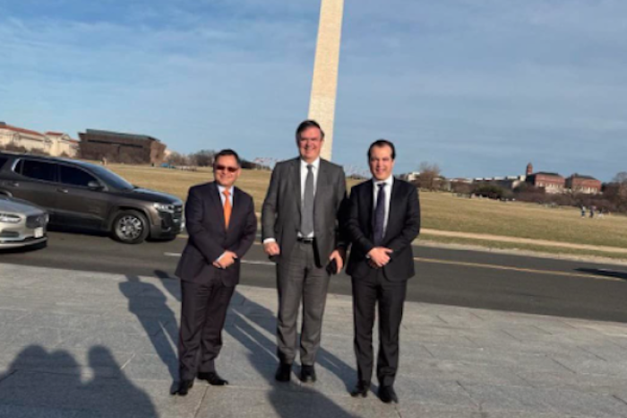 Marcelo Ebrard viaja a Washington para evitar