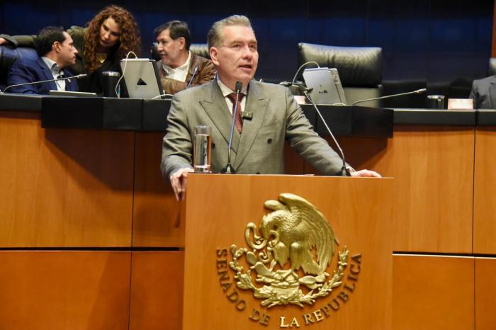 Waldo Fernández celebra reconocimiento const