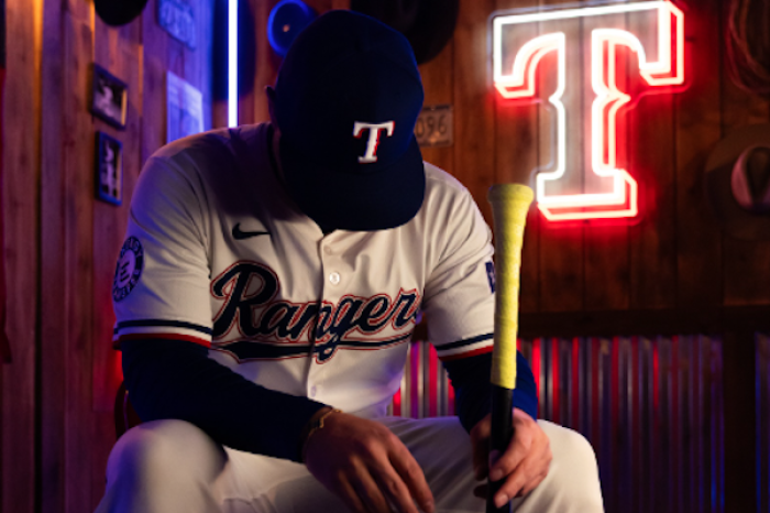 Gorra de los Texas Rangers causa revuelo por 