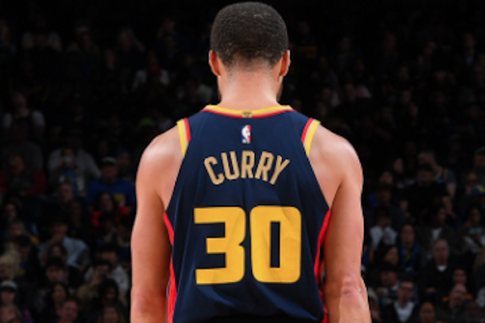 Stephen Curry hace historia: Alcanza los 4,000 triples en la NBA